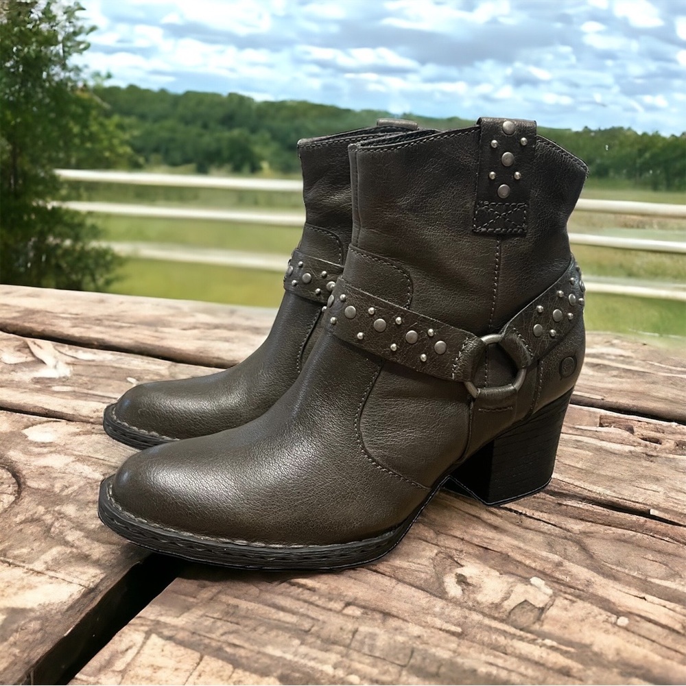 BORN Slater Studded Harness Western Boots Size 6.5